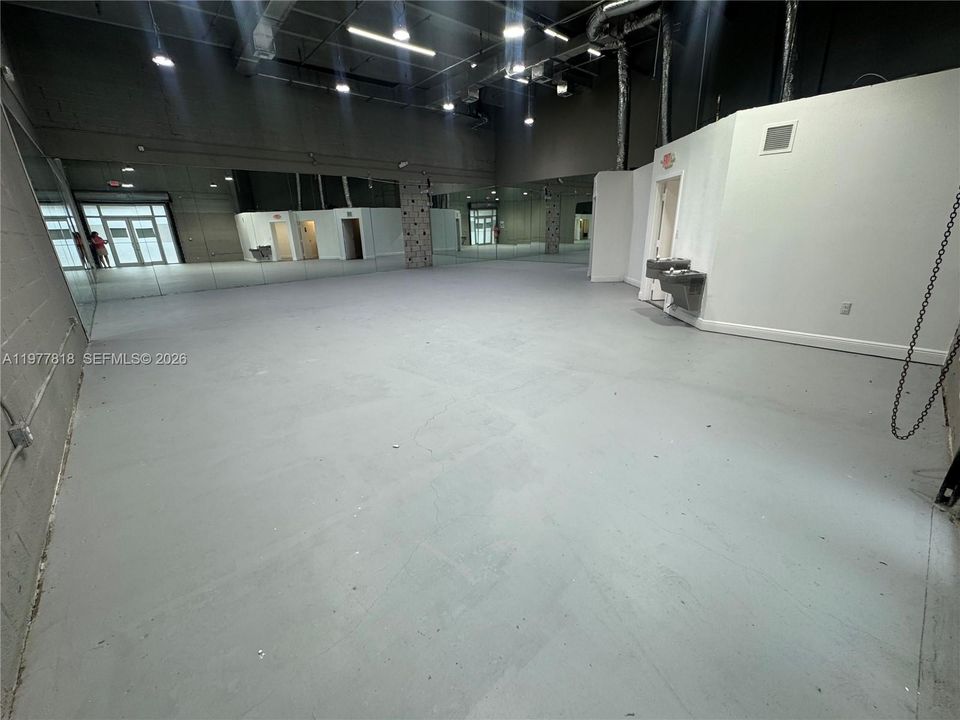 В аренду: $6,950 (0 спален, 0 ванн, 0 Квадратных фут)