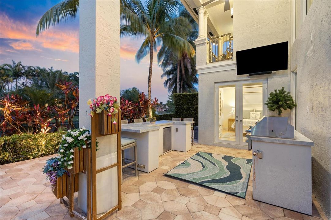 Summer Kitchen with Double Bar and BBQ