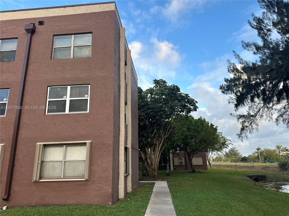 En Venta: $239,000 (2 camas, 2 baños, 1060 Pies cuadrados)