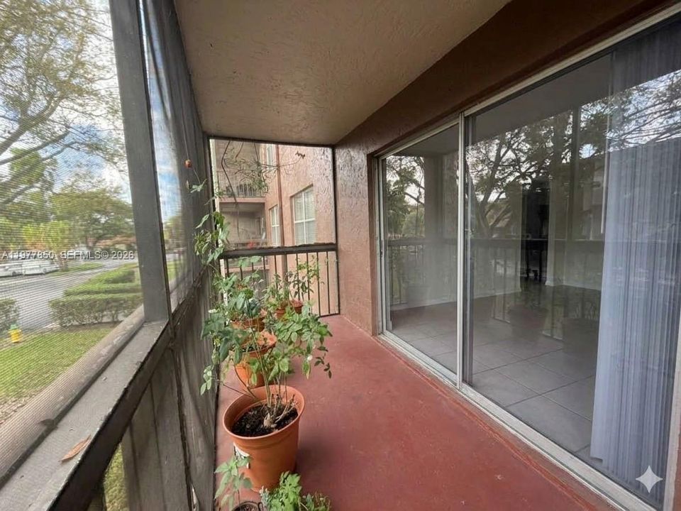 En Venta: $239,000 (2 camas, 2 baños, 1060 Pies cuadrados)