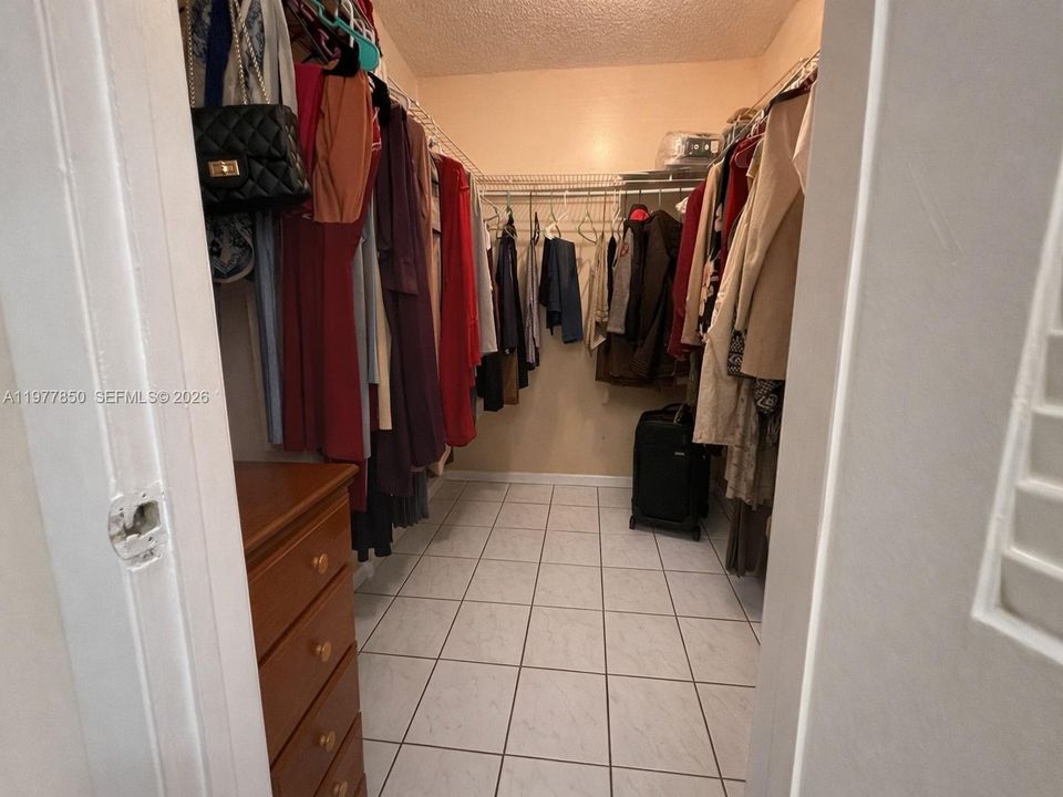 En Venta: $239,000 (2 camas, 2 baños, 1060 Pies cuadrados)