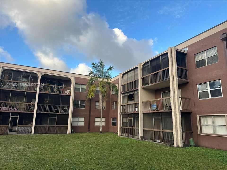 En Venta: $239,000 (2 camas, 2 baños, 1060 Pies cuadrados)