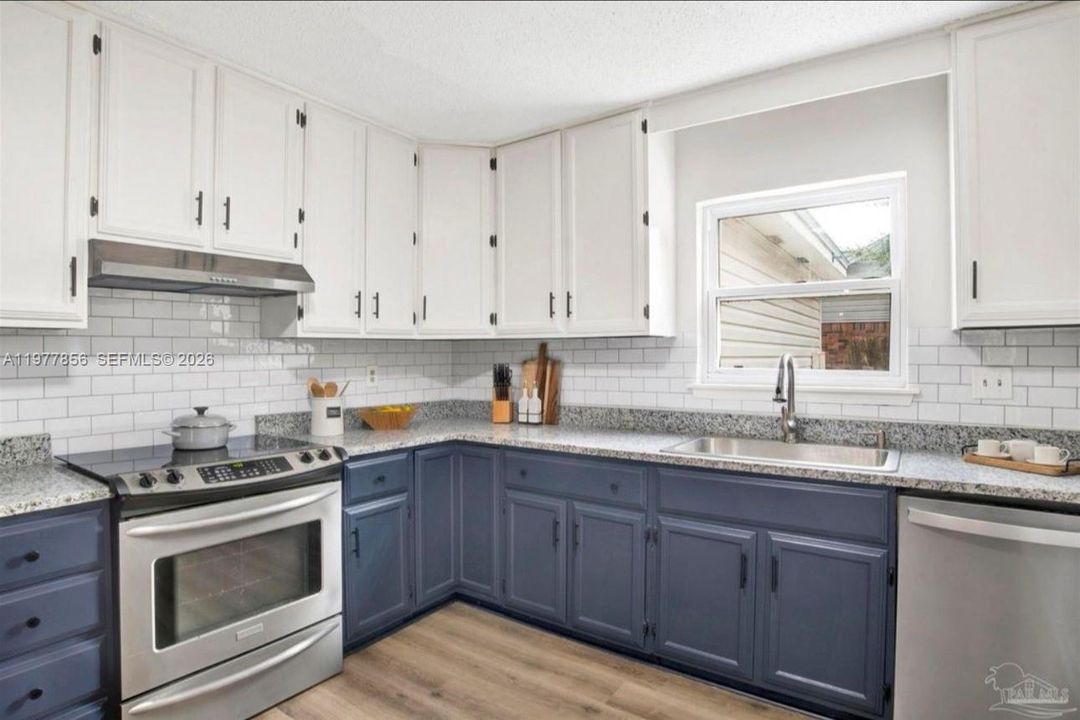For Sale: $342,500 (4 beds, 2 baths, 2209 Square Feet)