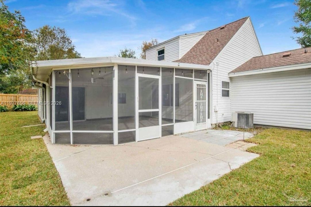 For Sale: $342,500 (4 beds, 2 baths, 2209 Square Feet)