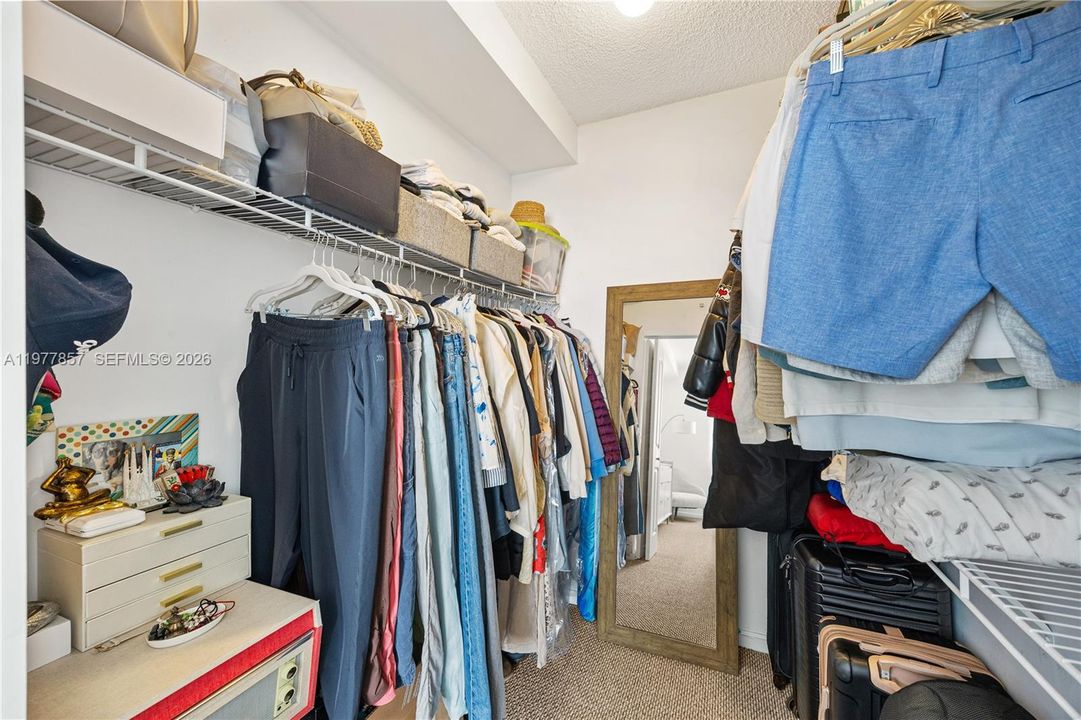 For Sale: $450,000 (2 beds, 2 baths, 1024 Square Feet)