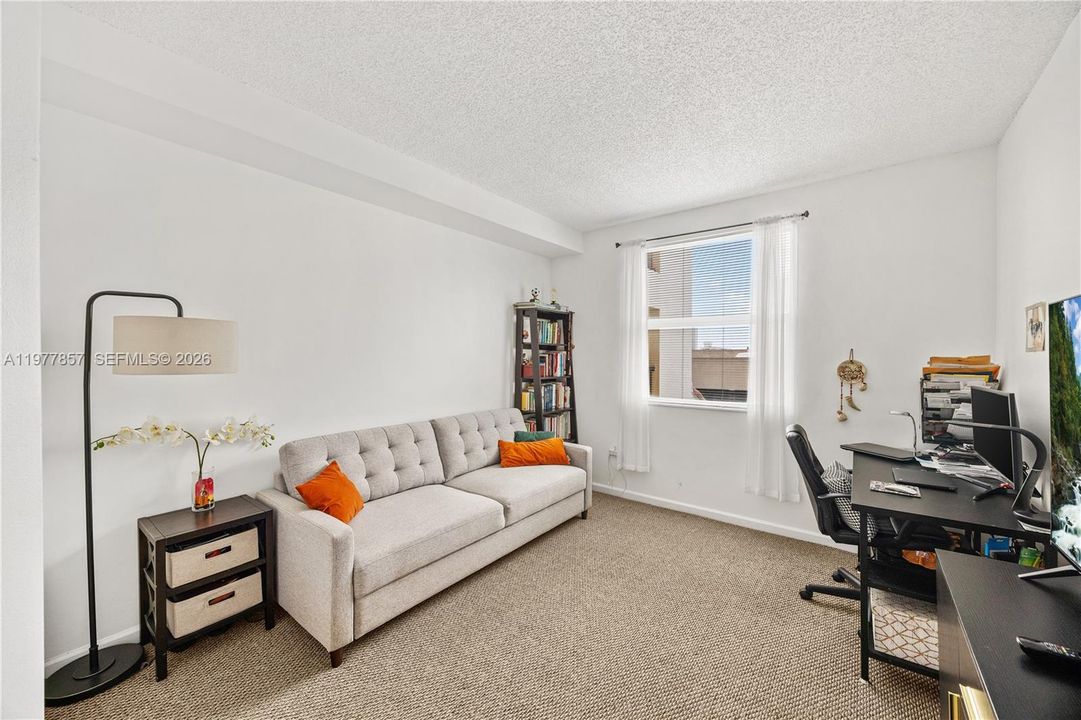 For Sale: $450,000 (2 beds, 2 baths, 1024 Square Feet)