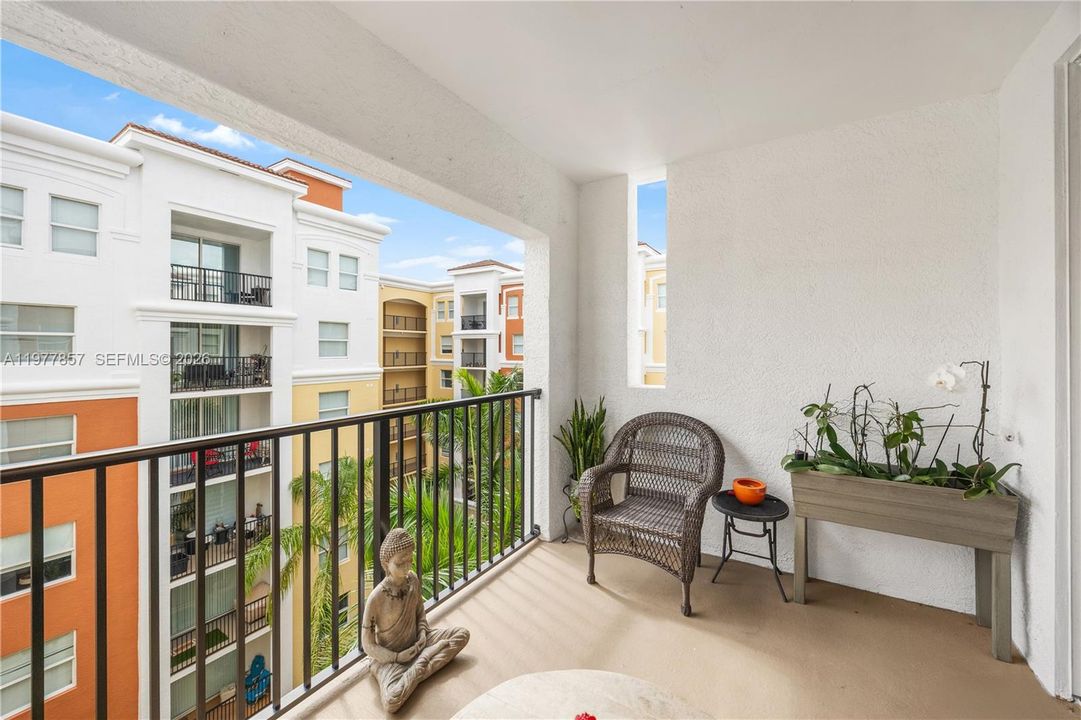 For Sale: $450,000 (2 beds, 2 baths, 1024 Square Feet)