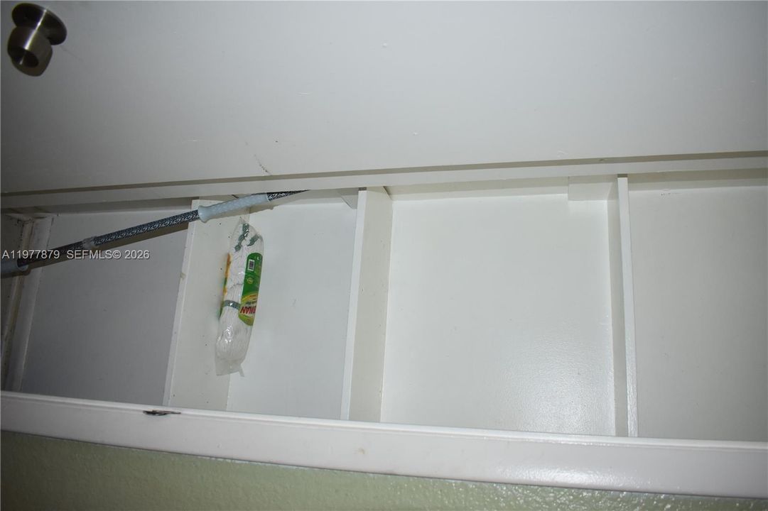 Activo con contrato: $240,000 (3 camas, 1 baños, 880 Pies cuadrados)