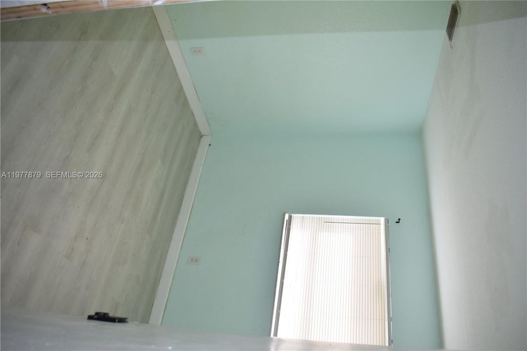 Activo con contrato: $240,000 (3 camas, 1 baños, 880 Pies cuadrados)