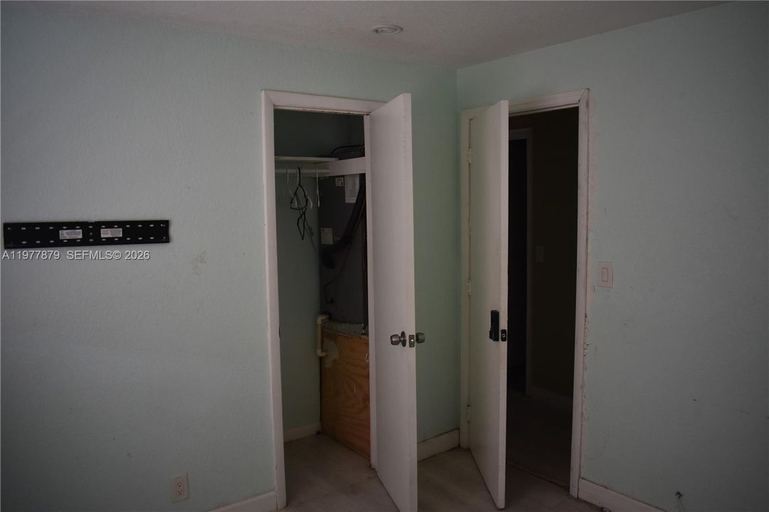 Activo con contrato: $240,000 (3 camas, 1 baños, 880 Pies cuadrados)