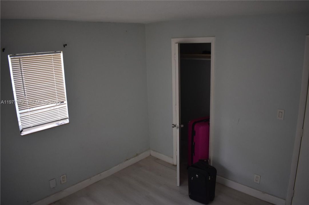 Activo con contrato: $240,000 (3 camas, 1 baños, 880 Pies cuadrados)