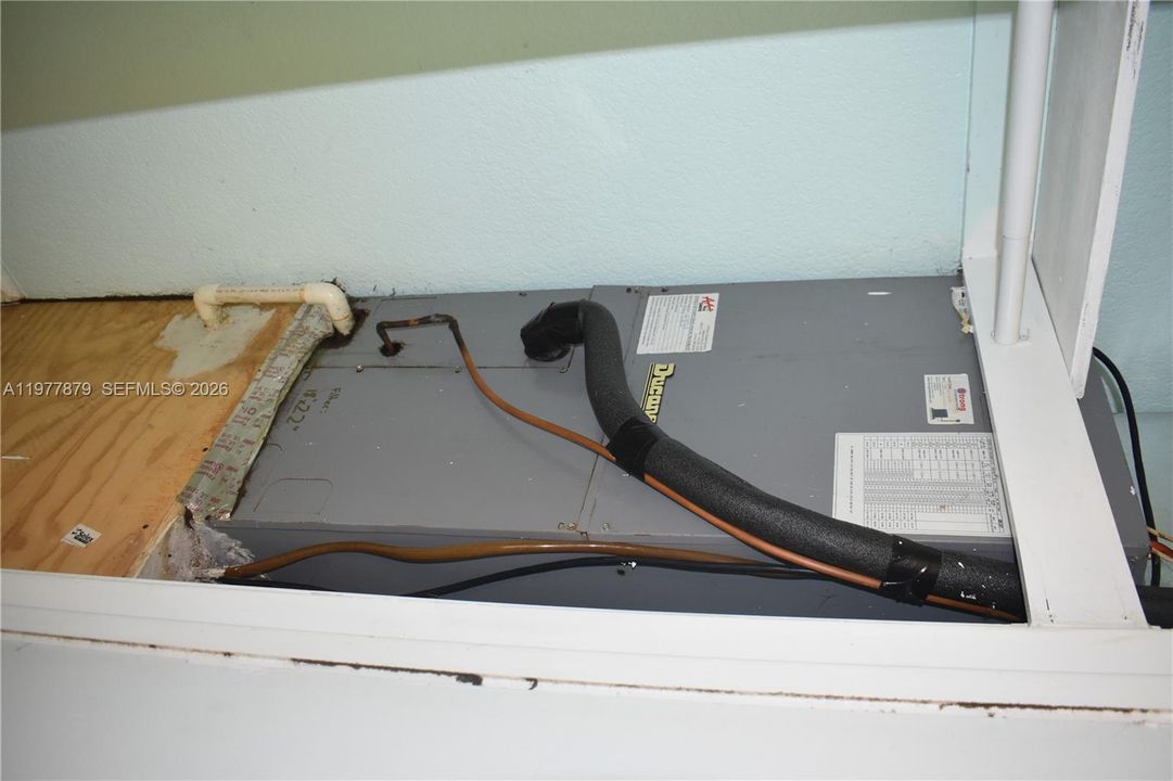 Activo con contrato: $240,000 (3 camas, 1 baños, 880 Pies cuadrados)