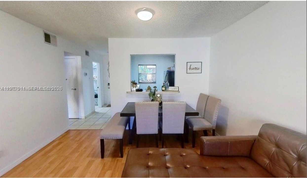 На продажу: $220,000 (1 спален, 1 ванн, 883 Квадратных фут)