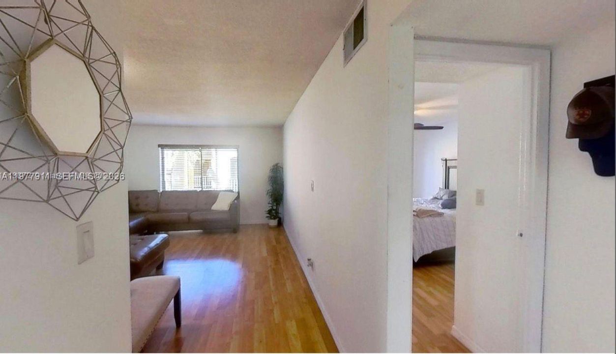 На продажу: $220,000 (1 спален, 1 ванн, 883 Квадратных фут)