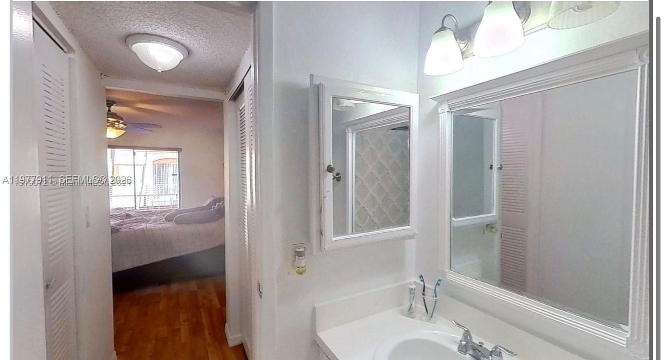 На продажу: $220,000 (1 спален, 1 ванн, 883 Квадратных фут)