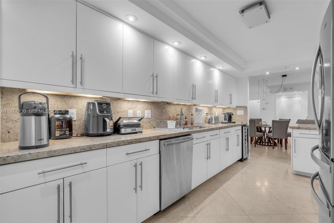 待售: $1,350,000 (2 贝兹, 2 浴室, 1409 平方英尺)