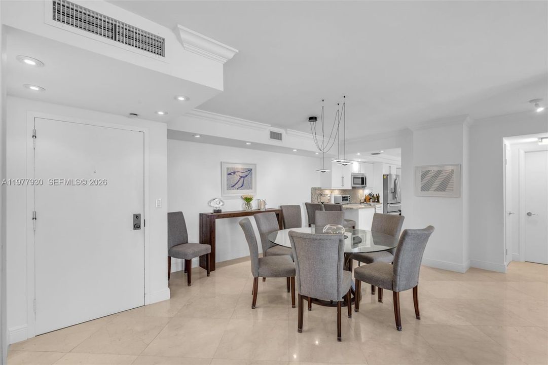 待售: $1,350,000 (2 贝兹, 2 浴室, 1409 平方英尺)