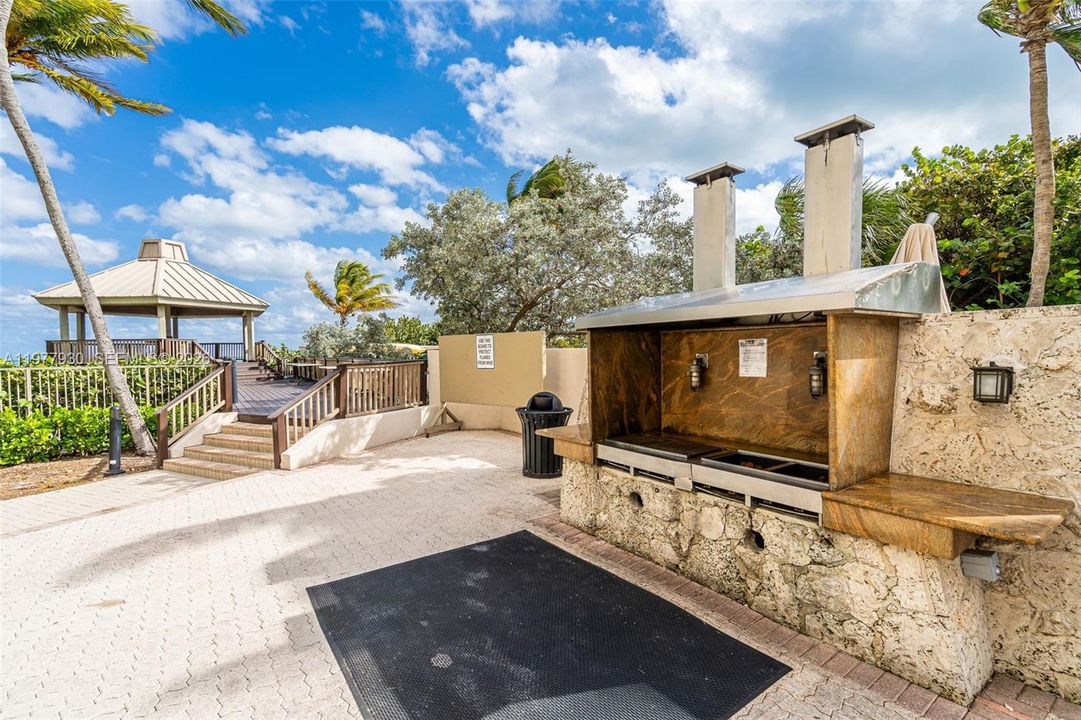 待售: $1,350,000 (2 贝兹, 2 浴室, 1409 平方英尺)