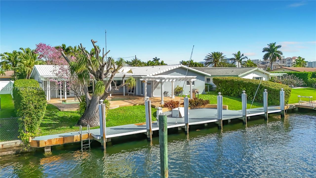 Active With Contract: $6,800 (3 beds, 2 baths, 1777 Square Feet)