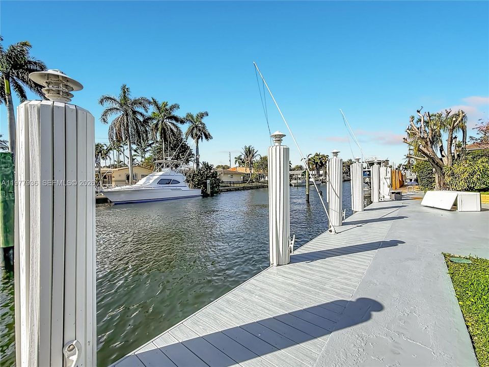Active With Contract: $6,800 (3 beds, 2 baths, 1777 Square Feet)