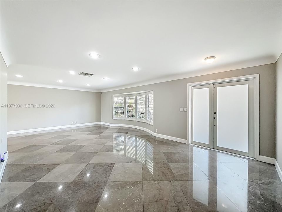 Active With Contract: $6,800 (3 beds, 2 baths, 1777 Square Feet)
