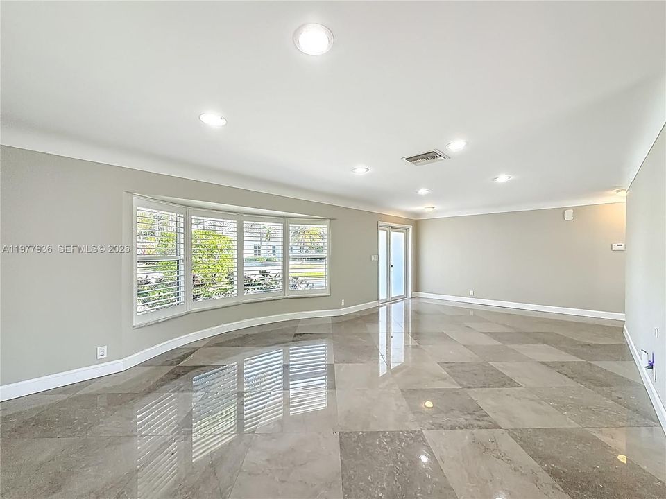 Active With Contract: $6,800 (3 beds, 2 baths, 1777 Square Feet)