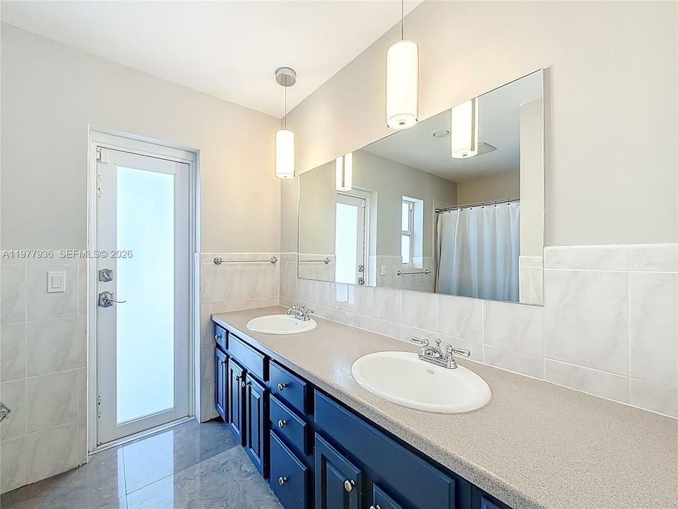 Active With Contract: $6,800 (3 beds, 2 baths, 1777 Square Feet)