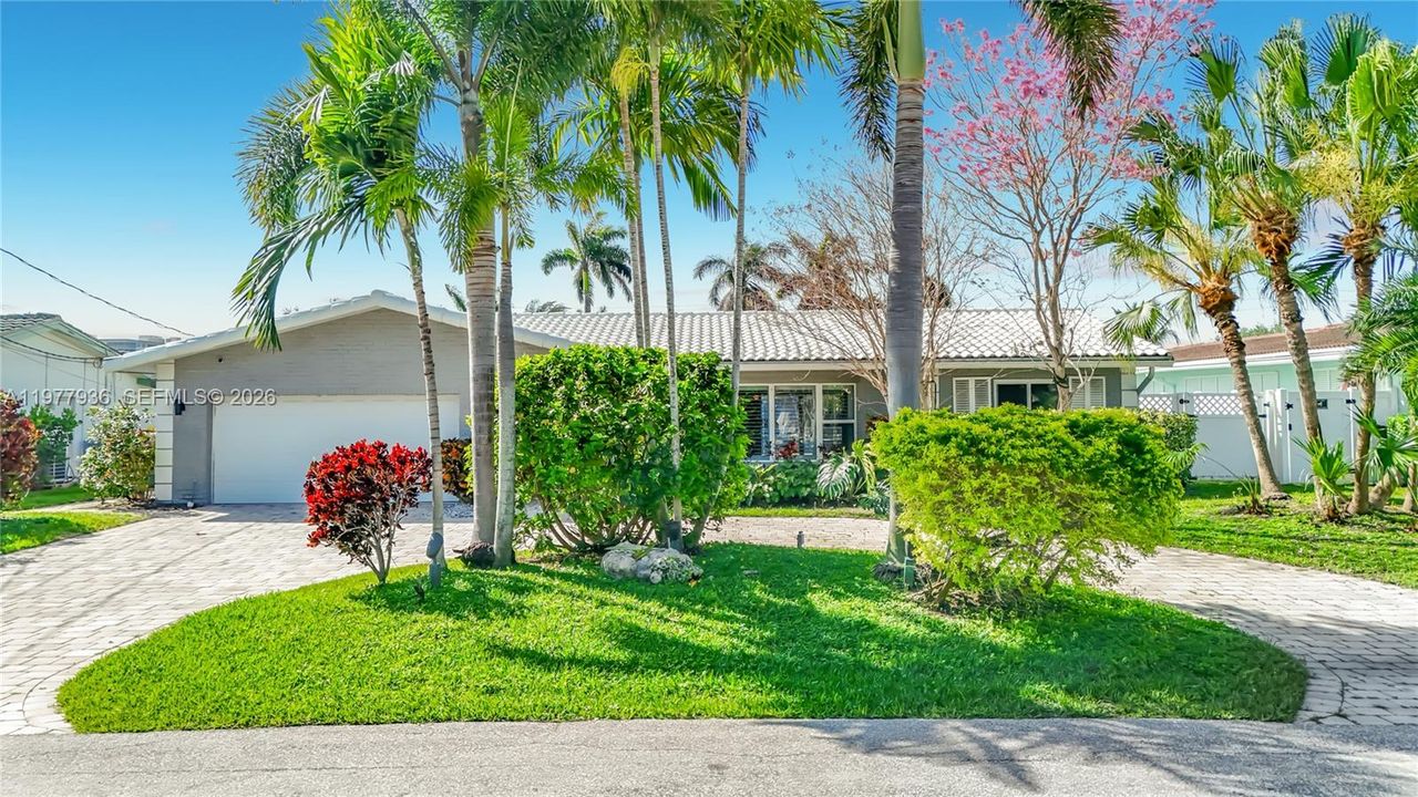 Active With Contract: $6,800 (3 beds, 2 baths, 1777 Square Feet)