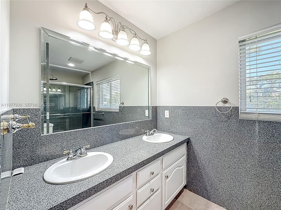 Active With Contract: $6,800 (3 beds, 2 baths, 1777 Square Feet)