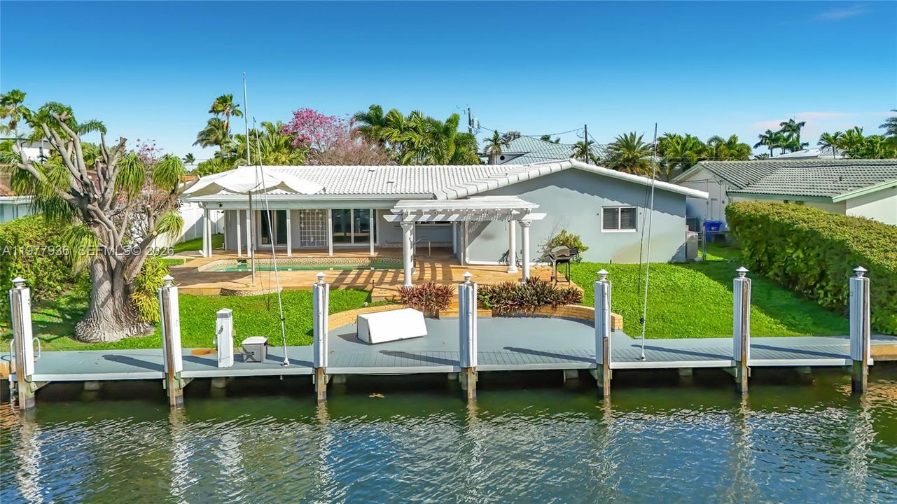 Active With Contract: $6,800 (3 beds, 2 baths, 1777 Square Feet)