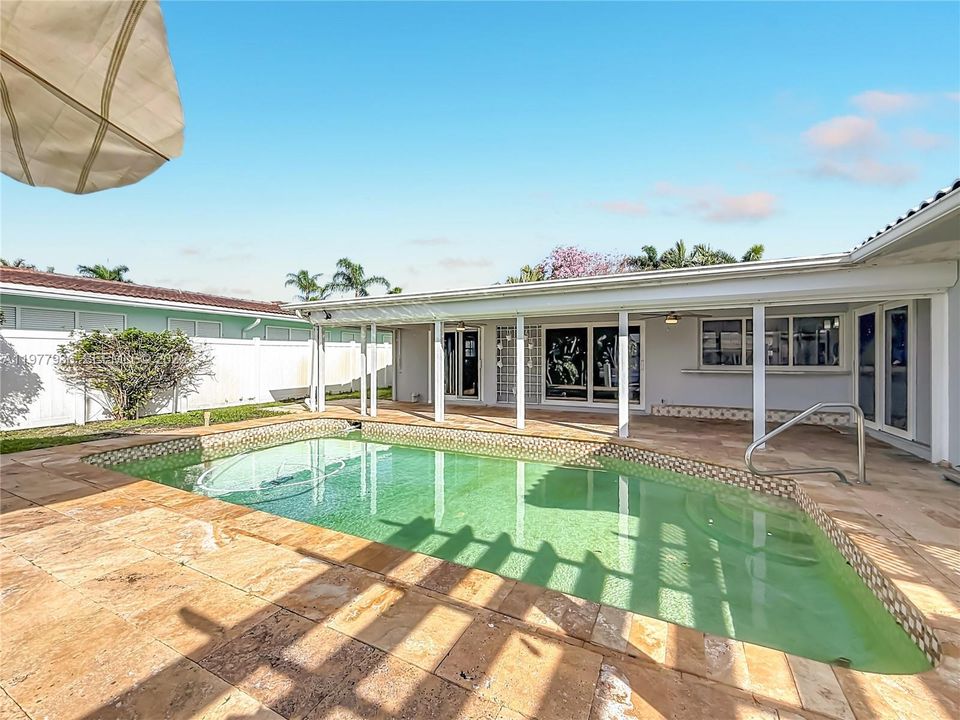 Active With Contract: $6,800 (3 beds, 2 baths, 1777 Square Feet)