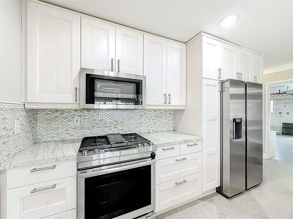 Active With Contract: $6,800 (3 beds, 2 baths, 1777 Square Feet)