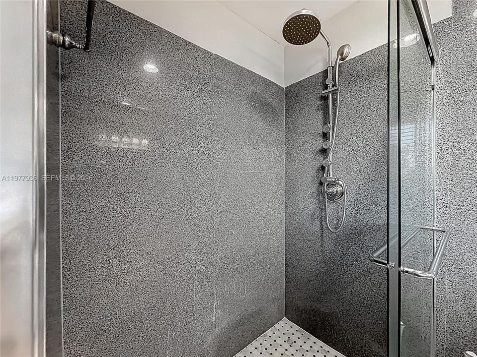 Active With Contract: $6,800 (3 beds, 2 baths, 1777 Square Feet)