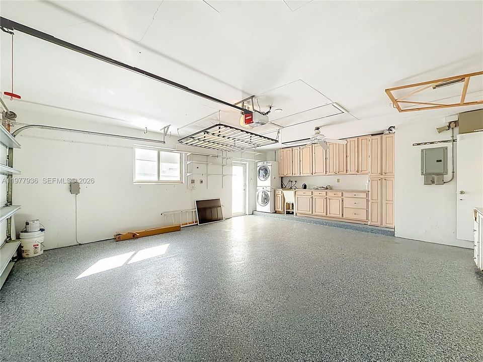 Active With Contract: $6,800 (3 beds, 2 baths, 1777 Square Feet)