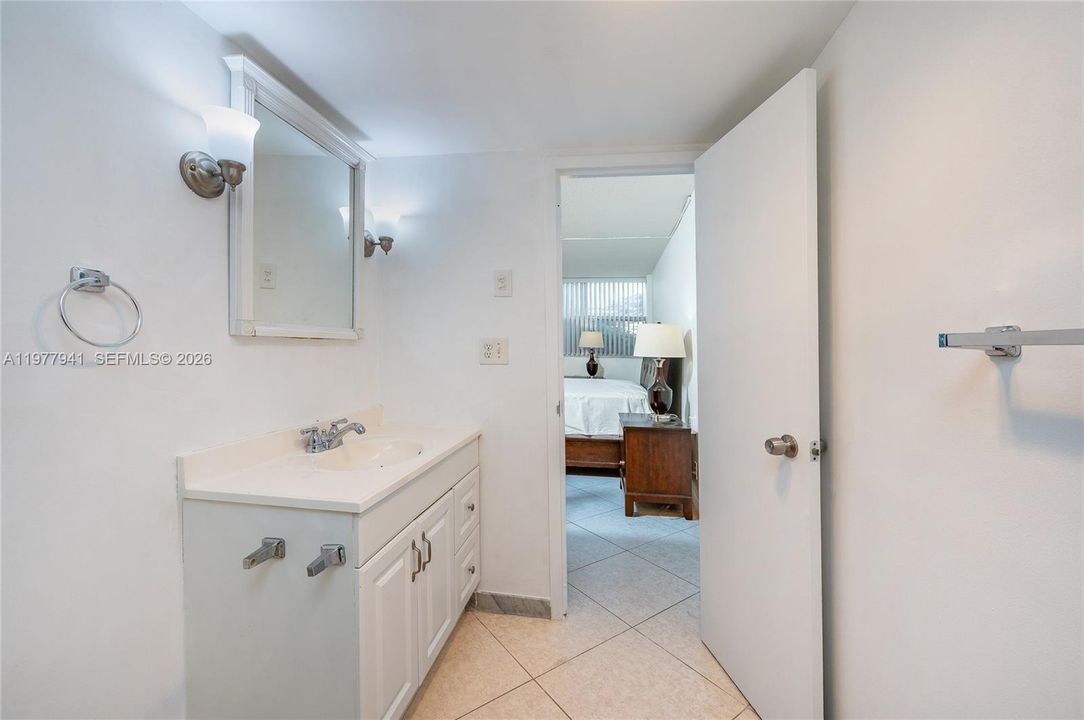 En Venta: $160,000 (1 camas, 1 baños, 834 Pies cuadrados)