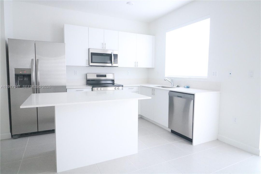 На продажу: $425,000 (3 спален, 3 ванн, 1328 Квадратных фут)