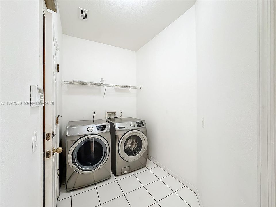 На продажу: $325,000 (3 спален, 2 ванн, 1863 Квадратных фут)