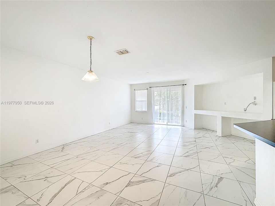 На продажу: $325,000 (3 спален, 2 ванн, 1863 Квадратных фут)