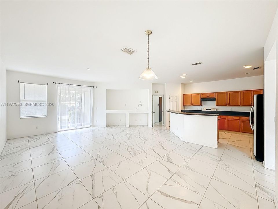 На продажу: $325,000 (3 спален, 2 ванн, 1863 Квадратных фут)