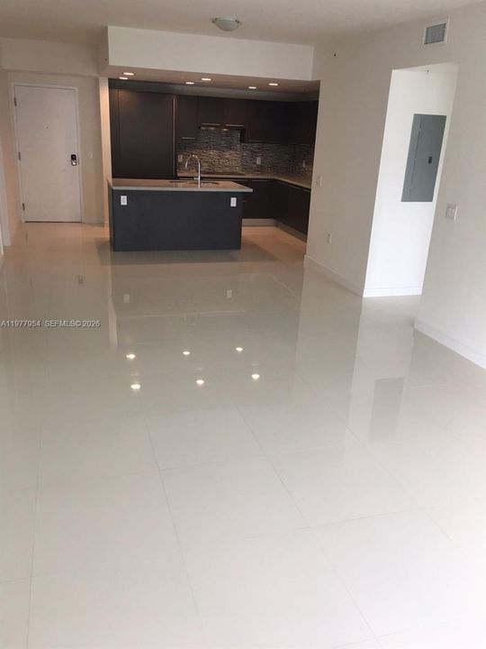 Activo con contrato: $455,000 (2 camas, 2 baños, 1244 Pies cuadrados)