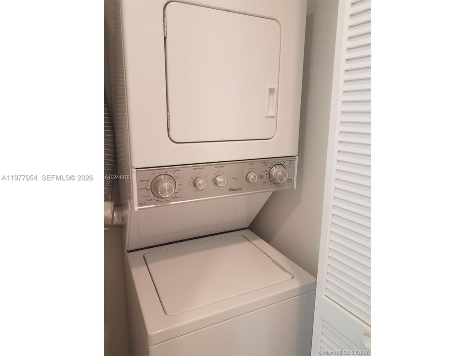 Activo con contrato: $455,000 (2 camas, 2 baños, 1244 Pies cuadrados)