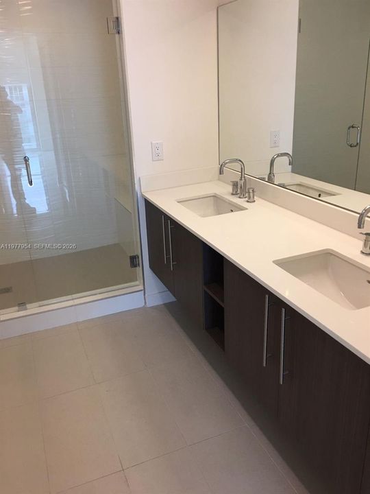 Activo con contrato: $455,000 (2 camas, 2 baños, 1244 Pies cuadrados)