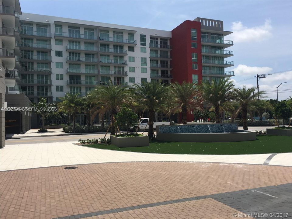Activo con contrato: $455,000 (2 camas, 2 baños, 1244 Pies cuadrados)