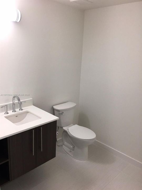 Activo con contrato: $455,000 (2 camas, 2 baños, 1244 Pies cuadrados)