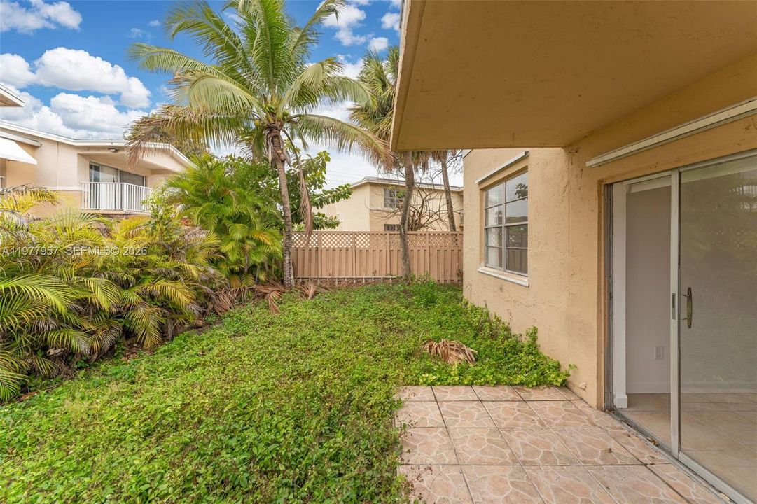 Recently Sold: $279,000 (2 beds, 2 baths, 1060 Square Feet)