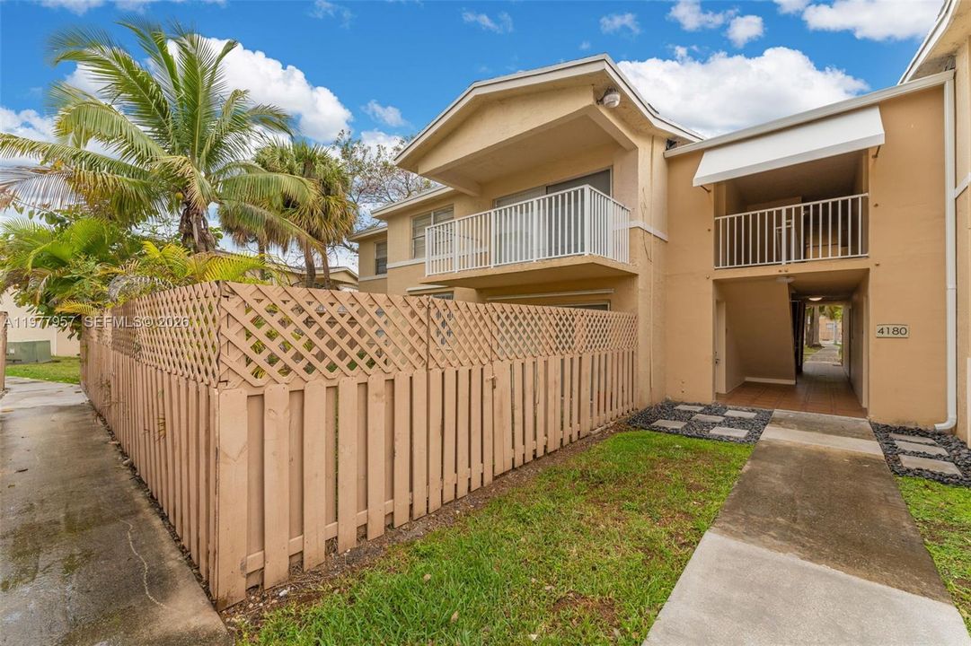 Recently Sold: $279,000 (2 beds, 2 baths, 1060 Square Feet)