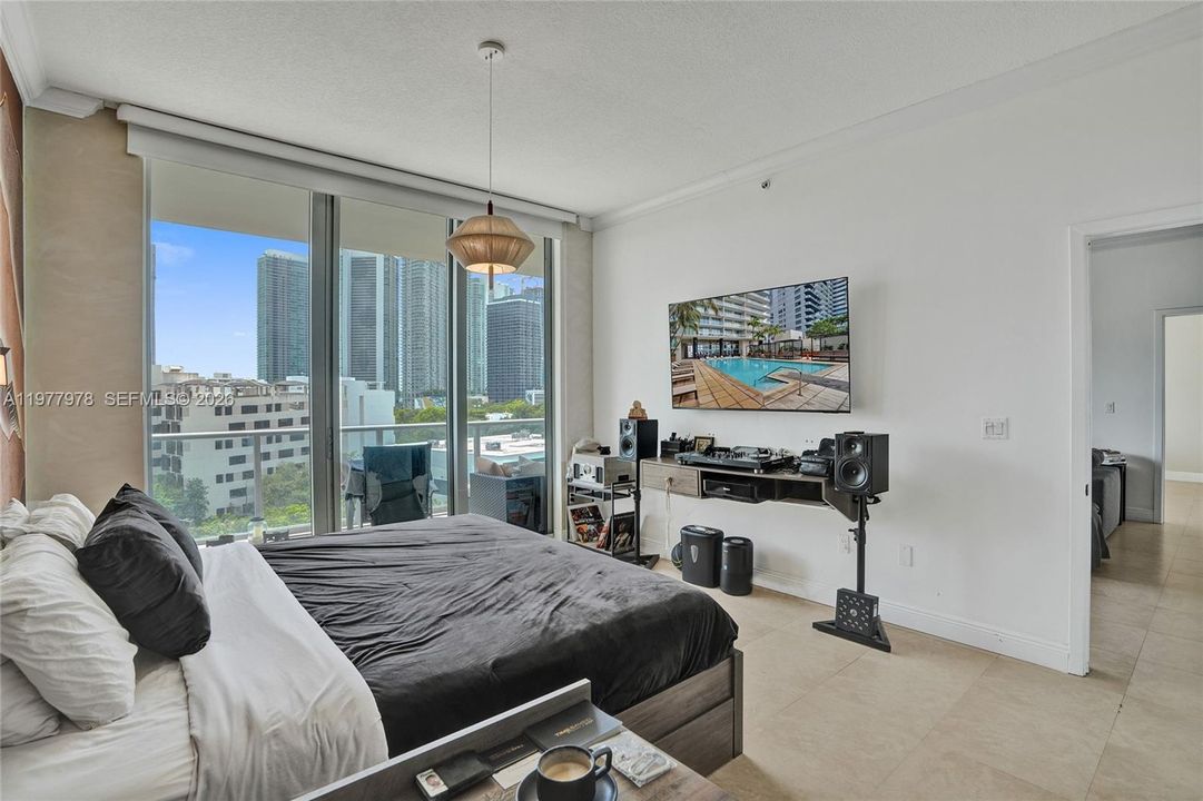 En Venta: $645,000 (2 camas, 2 baños, 1088 Pies cuadrados)
