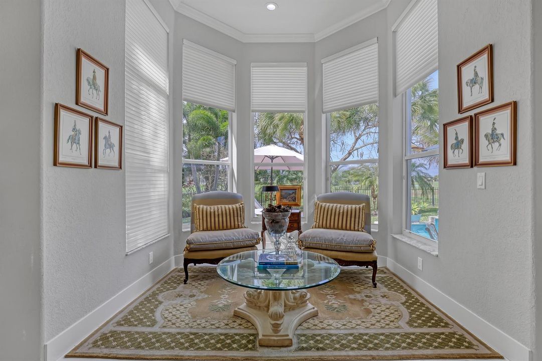 sitting room in master (31)