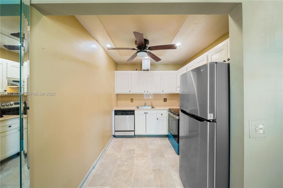 For Sale: $140,000 (2 beds, 1 baths, 954 Square Feet)