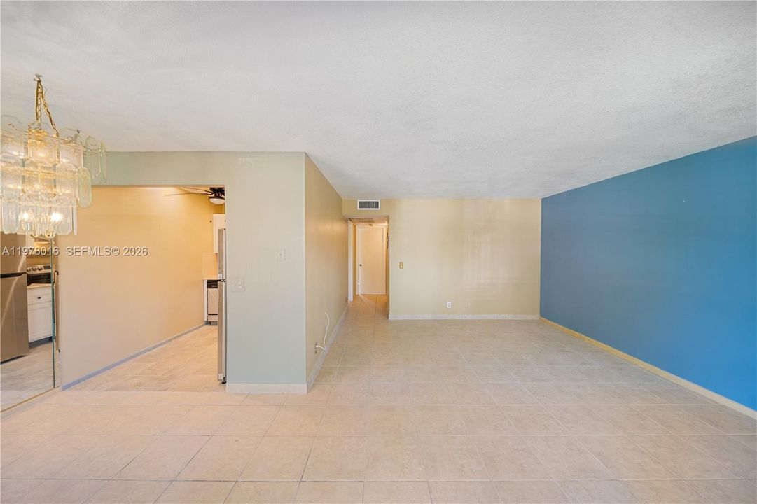 For Sale: $140,000 (2 beds, 1 baths, 954 Square Feet)